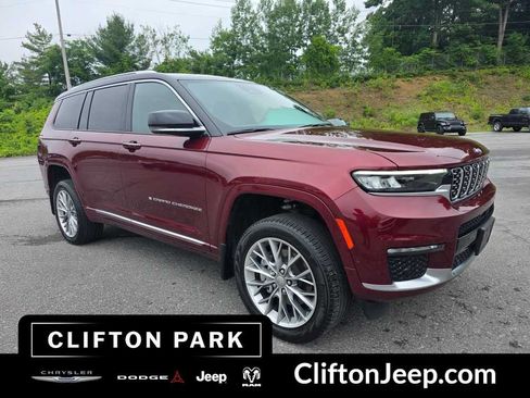 Used 2023 Jeep Grand Cherokee L Summit w/ Advanced Protech Group IV AWD/4WD image 3