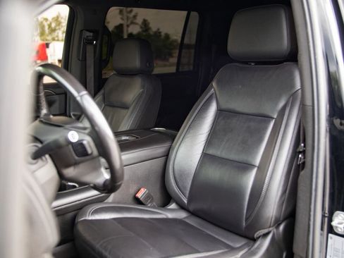 Used 2021 Chevrolet Suburban LT RWD image 21