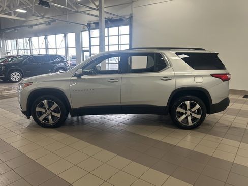 Used 2021 Chevrolet Traverse LT w/ LT Premium Package image 2