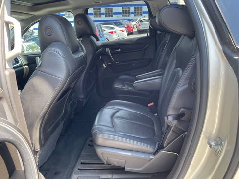 Used 2016 Chevrolet Traverse LT w/ Style and Technology Package FWD image 18