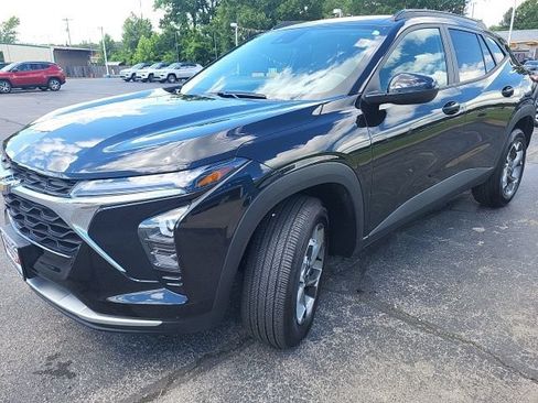 Used 2022 Chevrolet Trax LT FWD image 6