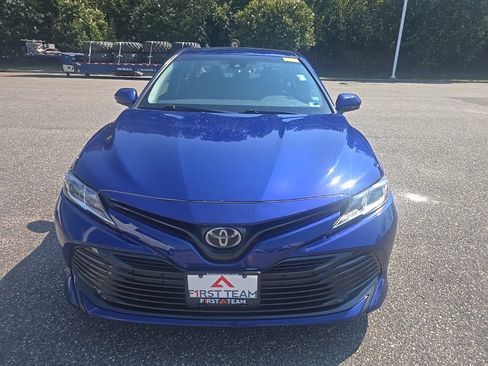 Used 2018 Toyota Camry LE FWD image 2