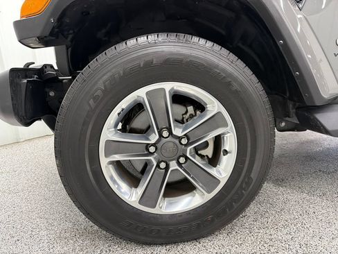 Used 2023 Jeep Wrangler Unlimited Sahara AWD/4WD image 11