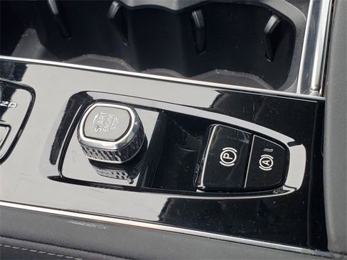 Certified 2025 Volvo XC90 B6 Plus image 26