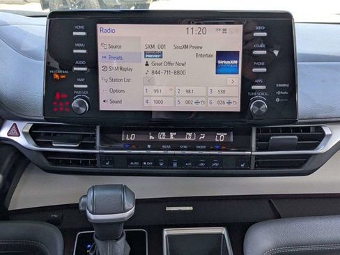 Used 2024 Toyota Sienna XLE FWD image 18