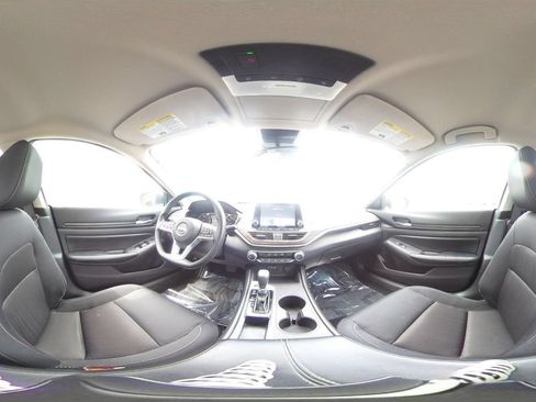 Used 2025 Nissan Altima 2.5 SV FWD image 47