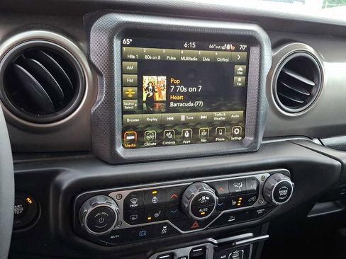 Used 2023 Jeep Wrangler Unlimited w/ Cold Weather Group AWD/4WD image 17