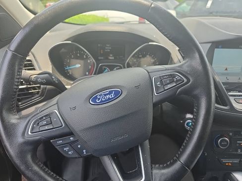 Used 2019 Ford Escape Titanium AWD/4WD image 4