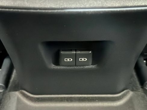 Used 2025 Toyota RAV4 XLE FWD image 31