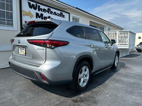 Used 2023 Toyota Highlander LE FWD image 6