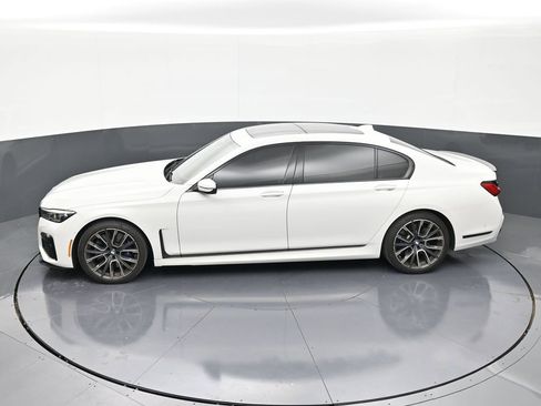 Used 2021 BMW 750i xDrive w/ M Sport Package image 13
