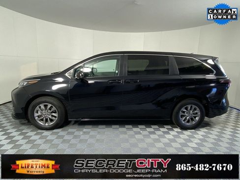 Used 2024 Toyota Sienna LE image 4