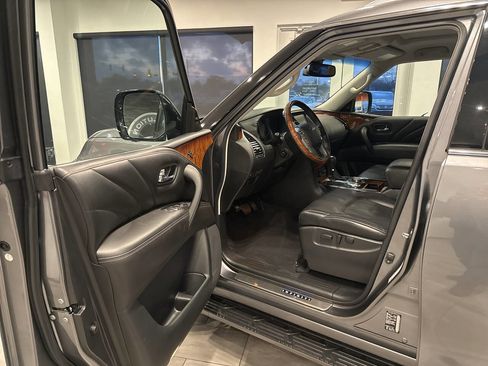 Used 2017 INFINITI QX80 4WD w/ Deluxe Technology Package image 14