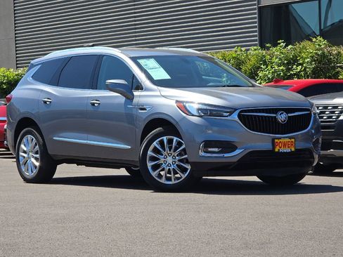 Used 2020 Buick Enclave Essence FWD image 2