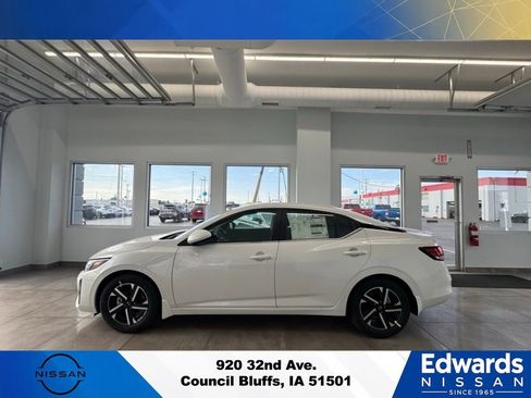 New 2025 Nissan Sentra SV w/ Trunk Package FWD image 6