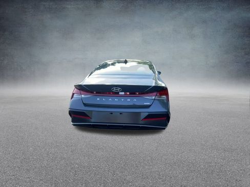 New 2025 Hyundai Elantra Limited image 19