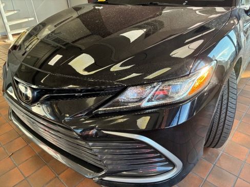 Used 2023 Toyota Camry LE image 9