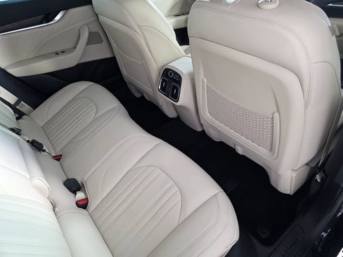 Used 2022 Maserati Levante GT AWD/4WD image 26