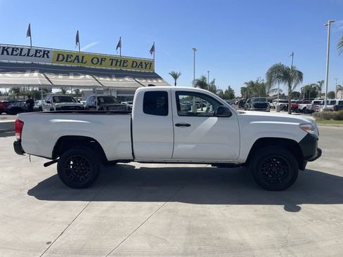 Used 2022 Toyota Tacoma SR AWD/4WD image 9