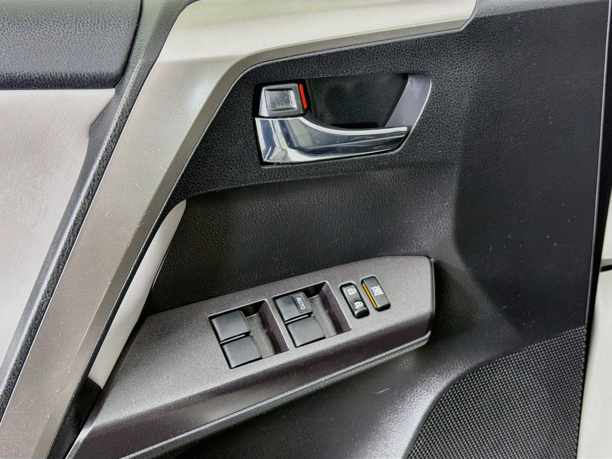 Used 2016 Toyota RAV4 XLE FWD image 15