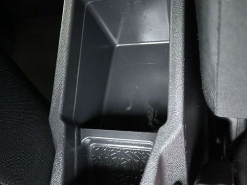 Used 2022 Nissan Kicks SR image 24