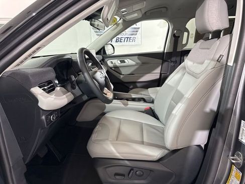 Used 2025 Ford Explorer Active w/ Active Comfort Package image 21
