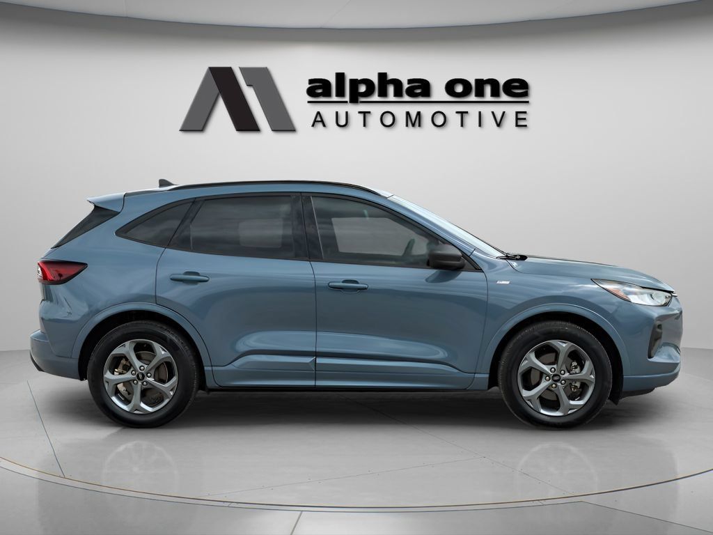 Used 2024 Ford Escape ST-Line w/ Tech Pack #1 FWD image 4