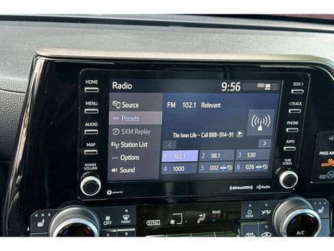 Used 2022 Toyota Highlander XLE FWD image 22