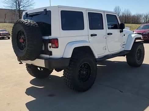 Used 2015 Jeep Wrangler Unlimited Sahara w/ Connectivity Group AWD/4WD image 8