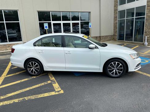Used 2017 Volkswagen Jetta SE FWD image 15