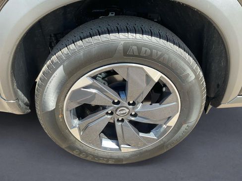 Used 2026 Nissan Rogue SV FWD image 14