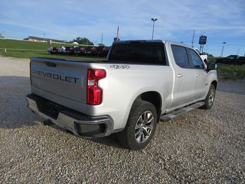 Used 2022 Chevrolet Silverado 1500 LT AWD/4WD image 3