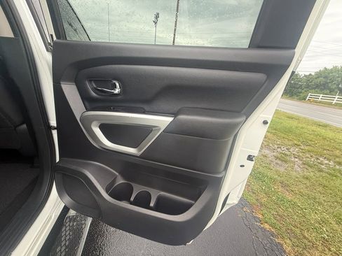 Used 2018 Nissan Titan SV w/ SV Convenience Package AWD/4WD image 20