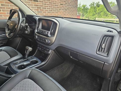 Used 2018 Chevrolet Colorado Z71 AWD/4WD image 11