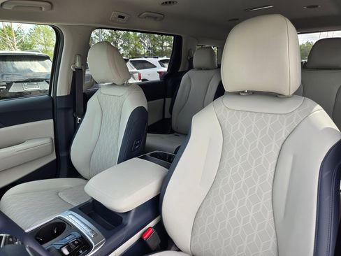 New 2026 Kia Carnival EX image 23