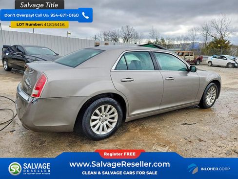 Used 2014 Chrysler 300 RWD image 4