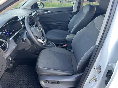 Certified 2025 Volkswagen Taos SE FWD image 16