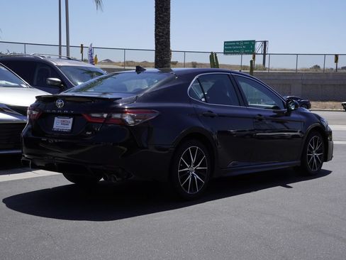 Used 2024 Toyota Camry SE FWD image 4