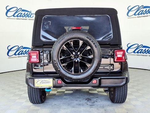 Used 2024 Jeep Wrangler Unlimited Sahara AWD/4WD image 4