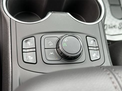 Used 2024 GMC Terrain SLE w/ Driver Convenience Package image 33