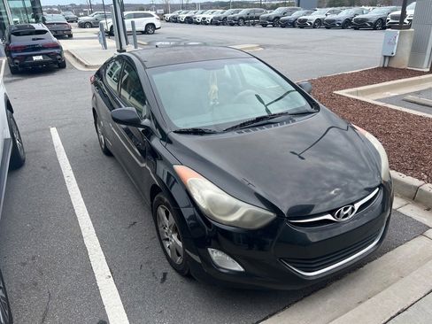 Used 2013 Hyundai Elantra GLS w/ Preferred Pkg image 2