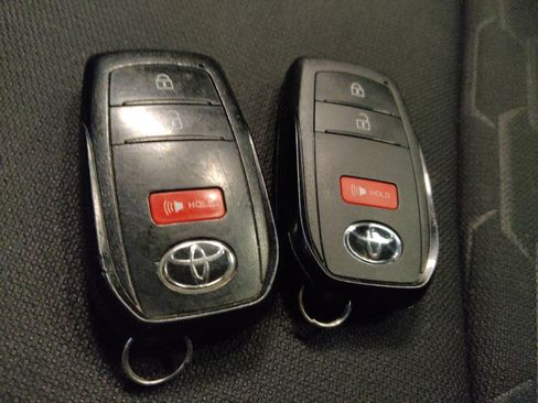 Used 2023 Toyota Corolla SE image 32