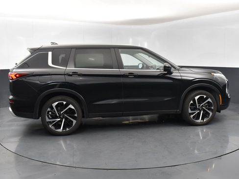 Used 2024 Mitsubishi Outlander SE image 8