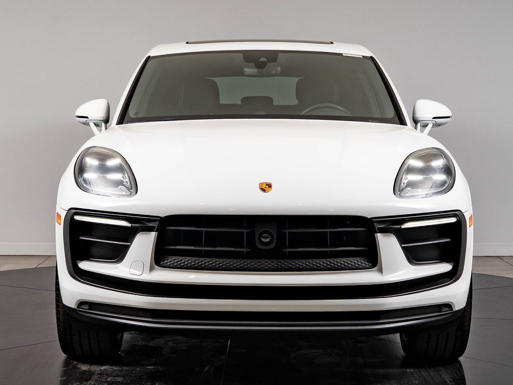 Certified 2026 Porsche Macan AWD/4WD image 11