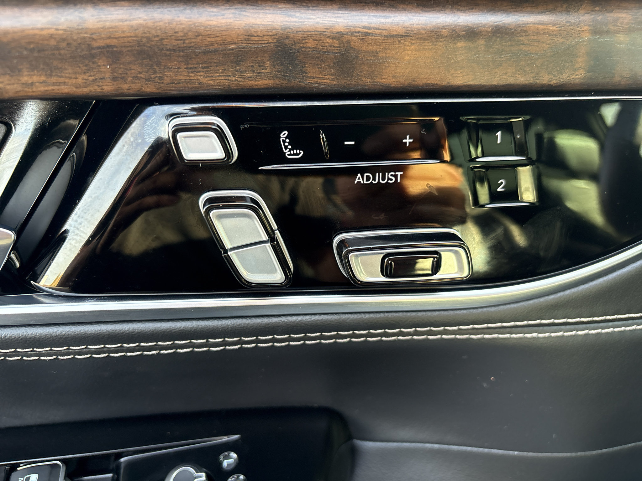 Used 2022 Jeep Grand Wagoneer Series I AWD/4WD image 16