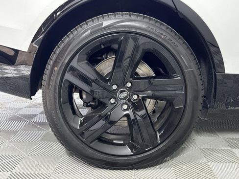 Certified 2025 Land Rover Discovery Metropolitan Edition image 37