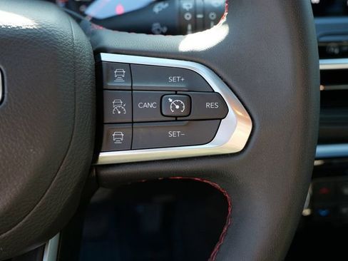 Used 2025 Jeep Compass Trailhawk AWD/4WD image 18