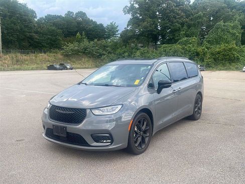 Used 2025 Chrysler Pacifica Limited FWD image 1