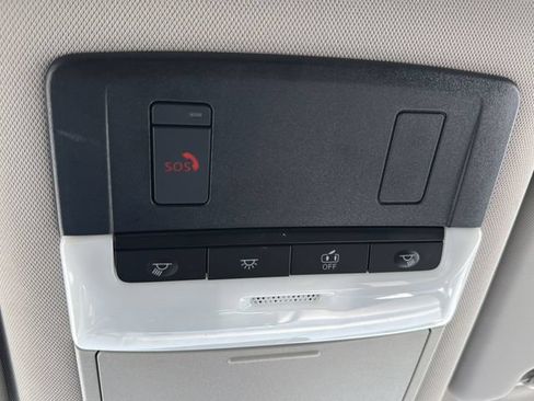 Used 2025 Nissan Rogue SV FWD image 19