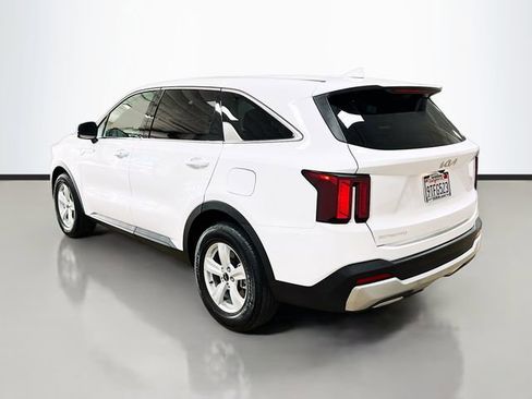 Certified 2025 Kia Sorento LX image 5